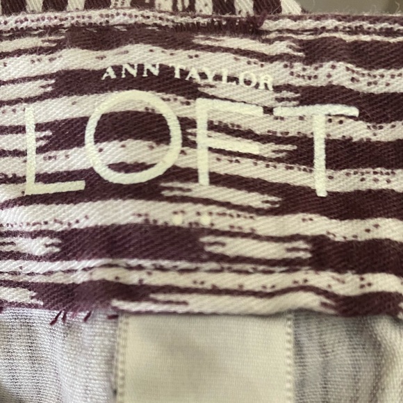 Loft Ann Taylor  burgundy and white Shorts size 8P - Picture 5 of 7